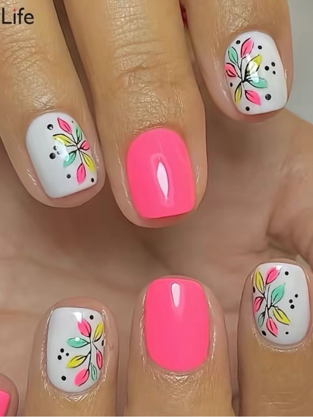 Curvlife Pink & Floral Short Press On Nails Brand New- glue, tabs, file included